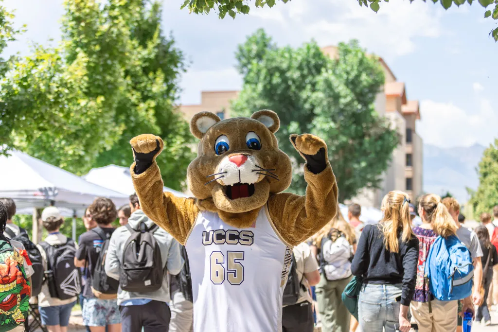 Clyde standing in the crowd at New Student Orientation